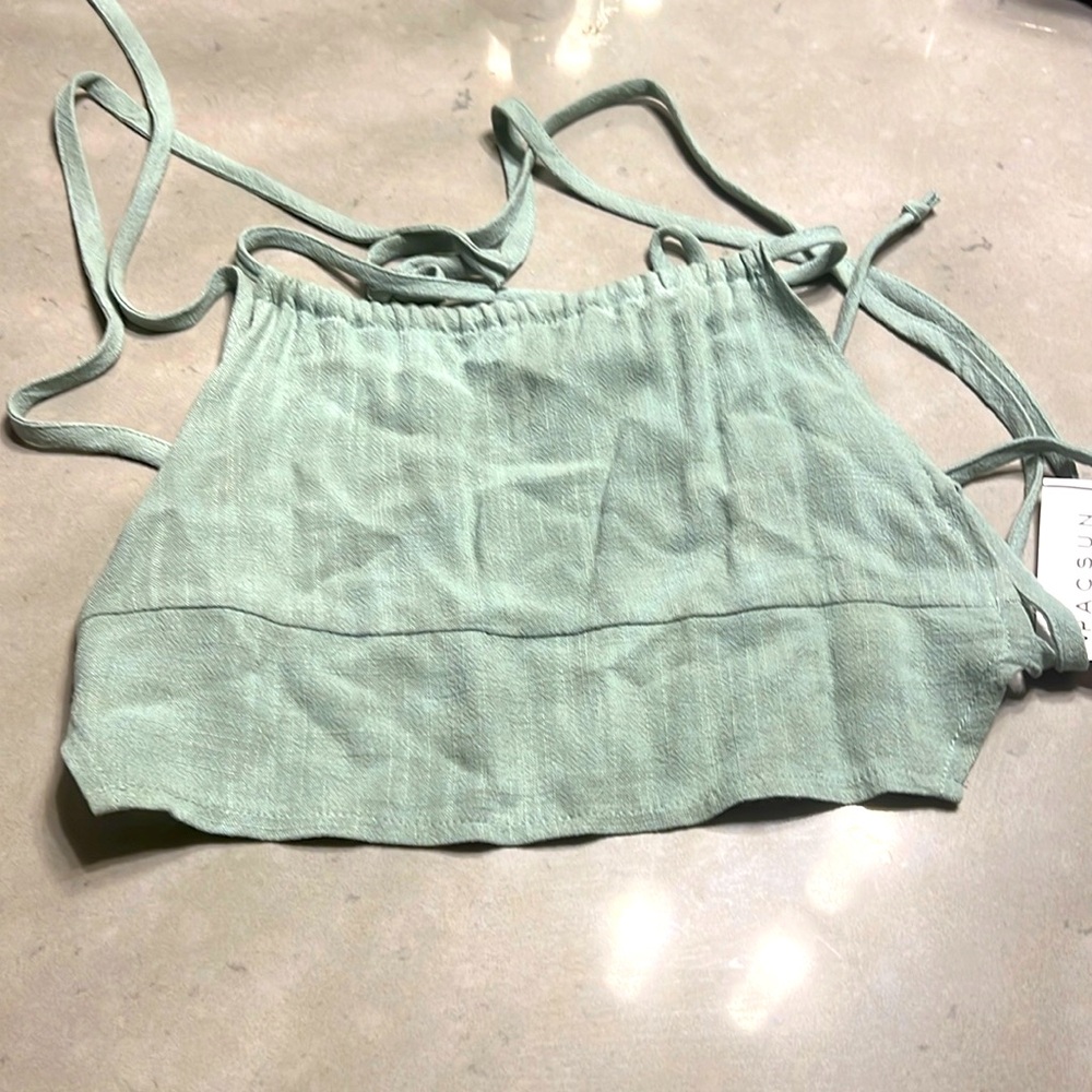 New backless top super cute 🔥